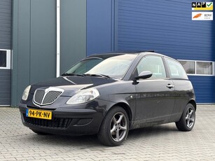 Lancia Ypsilon 1.2 Argento Airco + Nieuwe APK