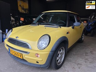 Mini Mini 1.6 One / knalgeel keurige auto !