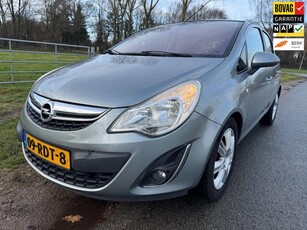 Opel Corsa 1.4-16V Cosmo 101PK met open dakje en