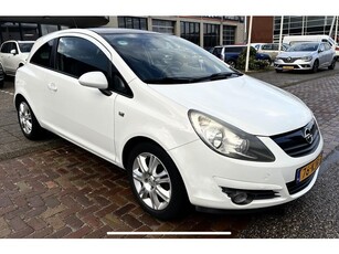 Opel Corsa 1.4-16V White Edition SPORT business