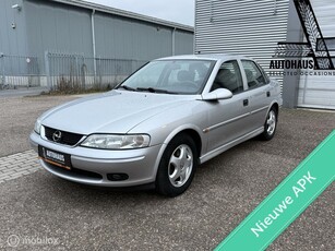 VERKOCHT !!! Opel Vectra 1.6-16V Pearl Sport