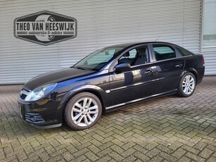 Opel Vectra GTS 2.2-16V Executive Xenon/Navigatie/Trekhaak.