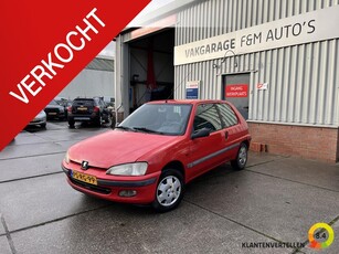 Peugeot 106 1.1 XR Geinig voor weinig!