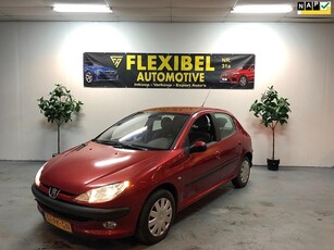 Peugeot 206 1.4-16V / Airco / PDC / Lage-KM / Trekhaak /