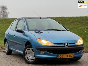 Peugeot 206 1.6 XTTrekhaakAirco5 Deurs