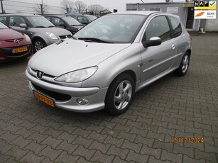 Peugeot 206 Peugeot 206 1.4-16V Quiksilver-AIRCO