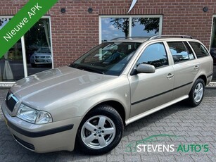 Skoda Octavia Combi 1.6 Démarrage VERKOCHT !