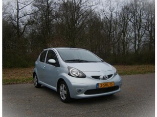 Toyota Aygo 1.0-12V + . AUTOMAAT . Airco . 5 drs . LMV . enz