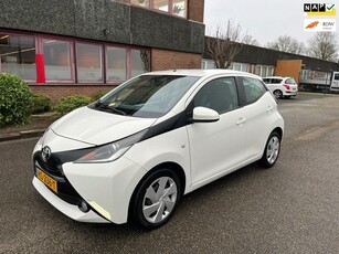 Toyota Aygo 1.0 VVT-i x-play Airco Camera Boekjes N.A.P