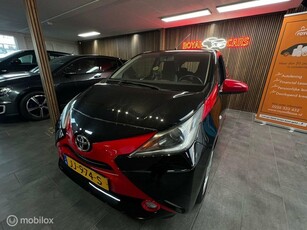 Toyota Aygo 1.0 VVT-i x-play / Nap / Navigatie / Camera