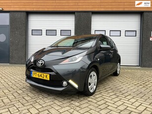 Toyota Aygo 1.0 VVT-i x-play NAVI/CRUISE/AIRCO/CAMERA