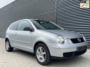 Volkswagen Polo 1.4-16V Highline