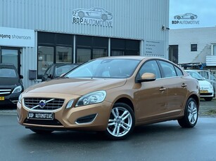 Volvo S60 1.6 T3 Kinetic AUTOMAAT/TREKHAAK/STOELVERWARMING