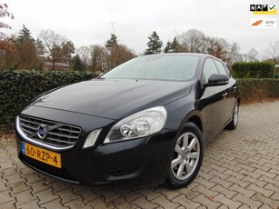 Volvo V60 2.0 D3 Kinetic Automaat , Clima / Cruise / Navi /