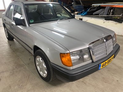 Mercedes-Benz 200-500 (W124) 230 E beslist geen roest, zeer goede staat voor zijn leeftijd