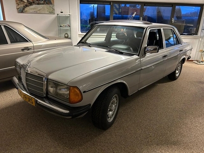 Mercedes-Benz 200-280 (W123) 250 autom lpg bj1985 autom lpg