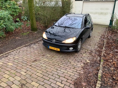 Peugeot 206 SW 1.4 HDi X-line met nieuwe apk 2 2025