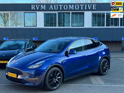 Tesla Model Y Long Range 75 kWh 12% bijtelling! | 2E PAASDAG GEOPEND | EXTRA GETINT GLAS | 19'' VELGEN |