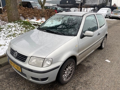 Volkswagen Polo 1.4 Trendline [bj 2000] 3DRS-Nieuwe APK