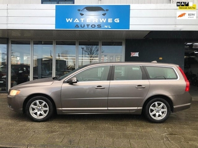 Volvo V70 2.5T Momentum Clima/ Leder/PDC/ LM velgen