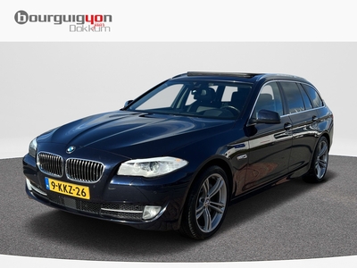 BMW 5-SERIE Touring 528i 245 pk High Executive + | Pano Dak | Trekhaak | Leder | B&O |