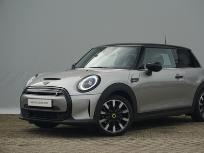 MINI MINI Electric Cooper SE Camden Edition Harman Kardon / Panoramadak / Stuurwiel verwarmd