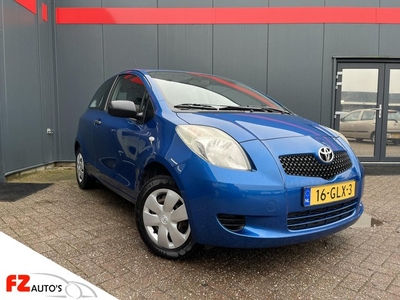 Toyota Yaris 1.0 VVTi + Metallic