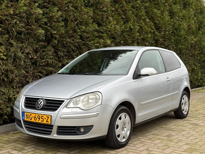 VOLKSWAGEN POLO 1.2 Tour Airco Stoelverwarming Trekhaak