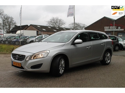 Volvo V60 1.6 T3 Momentum, Automaat, Airco, Navi, Nap.