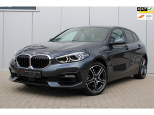 BMW 1-serie 120i SportLine VIRTUAL I KEYLESS I CAM I DAB I CARPLAY I STUUR VERW. I