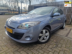 Renault Mégane 2.0 Dynamique/2e eigenaar/automaat/airco/navi/trekhaak/apk/lage KM/rijd schakelt perfect/inruilen is mogelijk