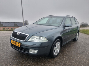 Skoda Octavia Combi 2.0 FSI Elegance 2 e eigenaar dealer onderhoud nap apk airco stoelverwarming leer trekhaak inruil mog!!!