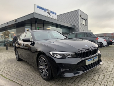 BMW 3-serie 320i Executive Edition Sport leer. trekhaak