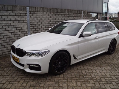 BMW 5-serie Touring 520i High Executive M Sport Autom Luxe Leder Stoel/Stuurverw Navi 360 Camera Clima Cruise 2x PDC LMV Trekh ENZ