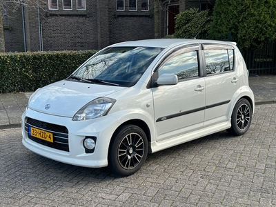 Daihatsu Sirion 2 1.3-16V Sport 2009 hoge instap! trekhaak! goed rijdend! zuinig!