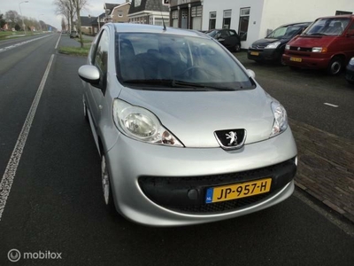 Peugeot 107 1.0-12V XR