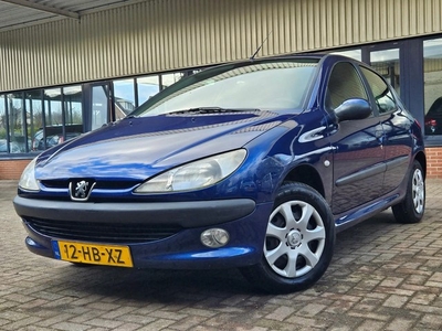 Peugeot 206 1.4 Gentry (bj 2001)