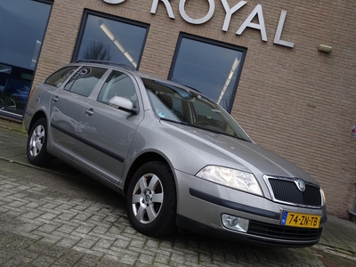 SKODA OCTAVIA Combi 2.0 FSI Elegance Automaat, GERESERVEERD