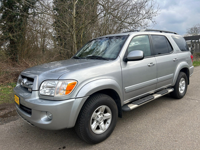 Toyota SEQUOIA SR5 Toyota Sequoia V8 - 8P 4WD