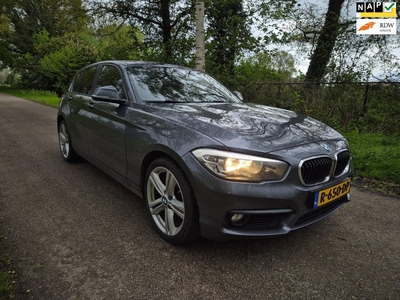 BMW 1-serie 116i Sport Shadow Edition navigatie sportstoelen