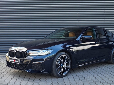 BMW 5 Serie 530e xDrive M-Sport Head-up - Laser - Stuurwielverw