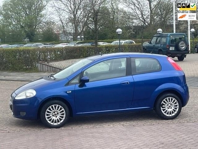 Fiat Grande Punto 1.2 Active,bj.2009, kleur: blauw,airco,NAP met 179560 km.en APK tot 04/2025,distributieriem is vervangen,zuinig.