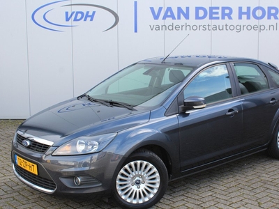 Ford Focus 1.6-100pk Titanium. Goed onderhouden en nette Ford Focus Titanium ! Volautm. airco dual, metallic lak, 5drs., voorraam verwarming, cruise control, centr. port. vergr., LM wielen, telefoon voorbereiding, boordcomputer etc.