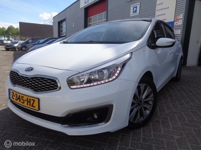 Kia Ceed/Airco/Half Leer/Camera/PDC/Apple Carplay/Lm velgen/Metallic lak 1.4 CVVT