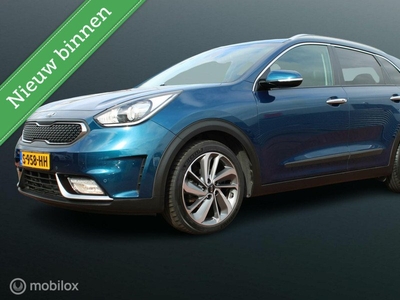 Kia Niro 1.6 GDi Hybrid ExecutiveLine, Stoel-stuurverwarming, Trekhaak, Pdc Voor + achter + camera, Cruise, Clima, 18 Inch LMV