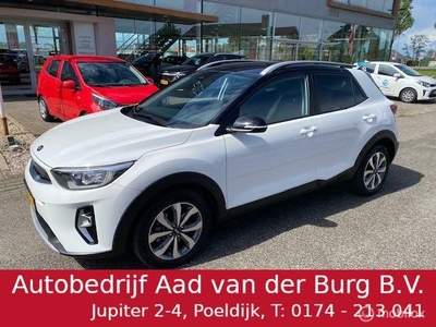 Kia Stonic 1.0 T-GDI MHEV DynamicPlusLine Automaat To Tone Zwart dak & Spiegels , 16 inch velgen & banden , Navigatie, Appelcarplay, Bluetooth Priveglas , Electr. inklapbare spiegels , Parkeerhulp achter