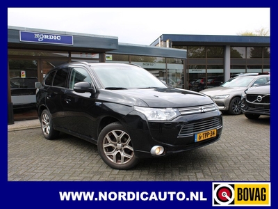 Mitsubishi Outlander 2.0 PHEV INSTYLE/ LEDER- NAVIGATIE- A RIJ CAMERA- TREKHAAK SCHUIFDAK- 1STE EIGENAAR- DEALER ONDERH. NWE APK