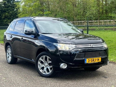 Mitsubishi Outlander 2.0 PHEV Instyle+ /Xenon/Pano/Navi/Stoelverwarming/