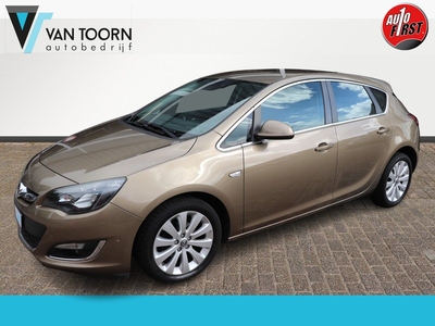 Opel Astra 1.4 Turbo Cosmo. Trekhaak, navigatie, dealeronderhouden.