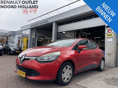 Renault Clio 0.9 TCe Expression Beetje schade rondom!